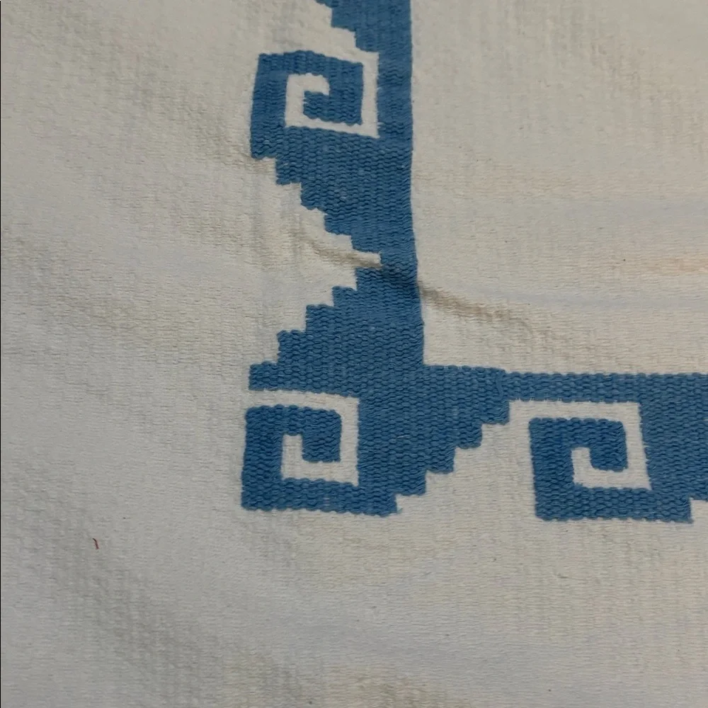 Geometric Patterned Blanket